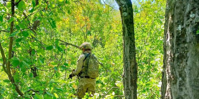Tunceli'de teröristlerin kullandığı 10 sığınak imha edildi