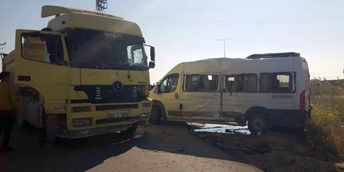 Eskişehir'de işçi servisi, TIR ile çarpıştı: 15 yaralı