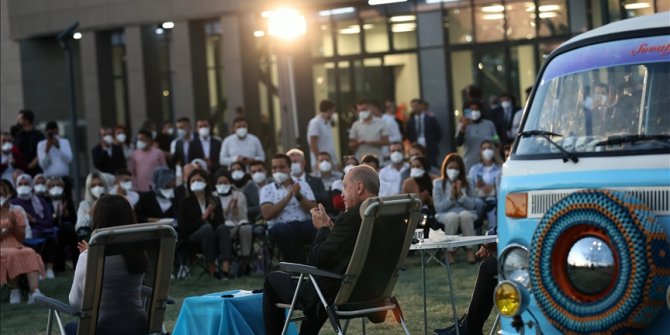 Cumhurbaşkanı Erdoğan, Mersin'de gençlerle buluştuğu programa ait fotoğrafları paylaştı