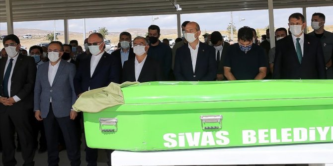 İçişleri Bakanı Süleyman Soylu, Sivas'ta şehit annesinin cenaze törenine katıldı