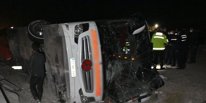 Yolcu otobüsü devrildi: 14 yaralı