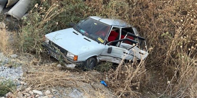 Hafif ticari araç otomobile çarptı: 6 yaralı