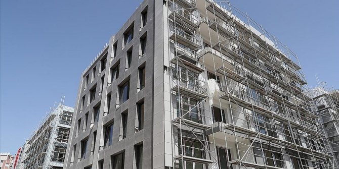 İzmir'deki deprem konutlarının teslimine depremin yıl dönümünde başlanacak