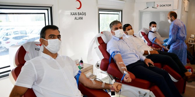 Dicle Elektrik çalışanlarından Kızılay'a kan bağışı