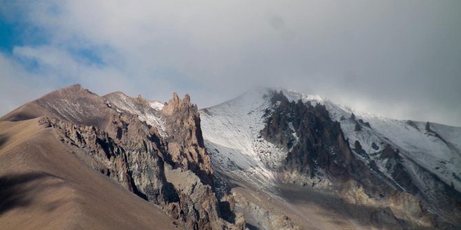Erciyes’in zirvesi beyaza büründü