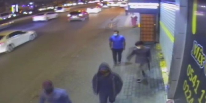 Aparttaki cinayetin delillerini yok etmek için kamera kayıt cihazını çalmışlar
