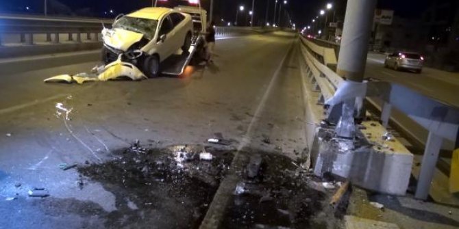 Otostopla bindiği otomobilin kaza yapmasıyla öldü; 2 de ağır yaralı