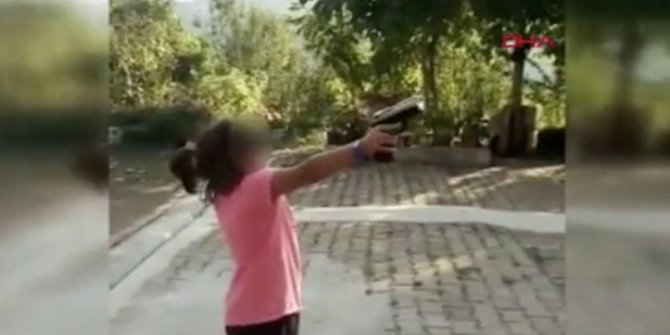 Rize'de akıllara durgunluk veren olay: 8 yaşındaki kız çocuğuna silah verdi