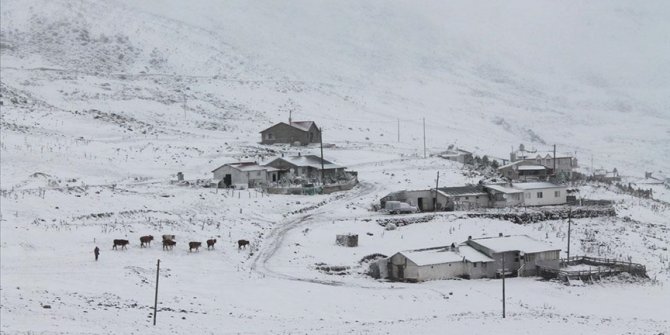 Karadeniz'de 4 ilin yüksek kesimlerinde kar etkili oluyor