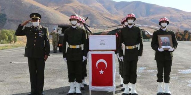 Şehit uzman çavuş için Hakkari'de uğurlama töreni