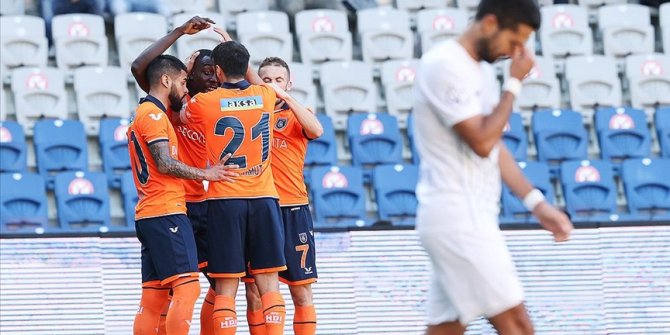 Başakşehir 3 puanı 3 golle aldı