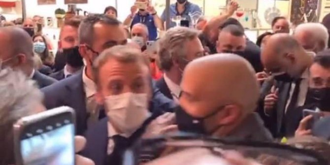 Macron'a yumurtalı saldırı