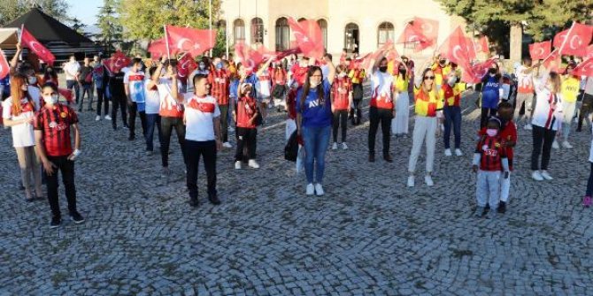 Yabancı öğrenciler Yunus Emre'nin kabrini ziyaret etti