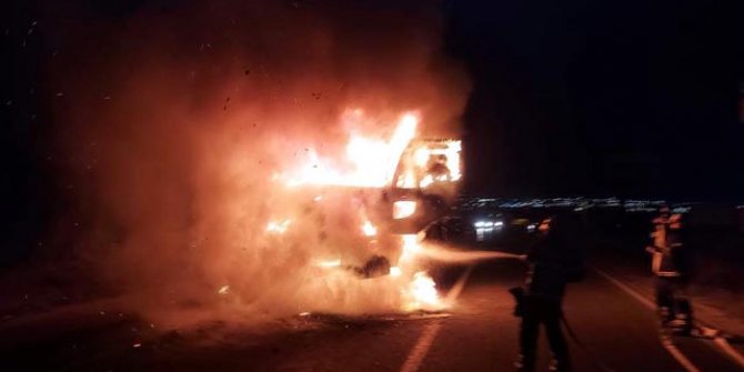Tekirdağ'da 2 araç, alev alev yandı