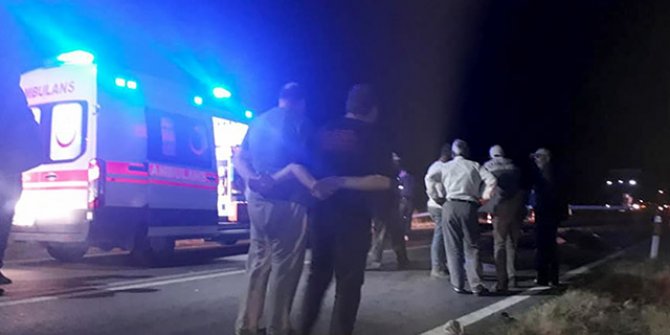 Kazada yaralananlara yardıma giden 2 kişi, araç çarpmasıyla öldü