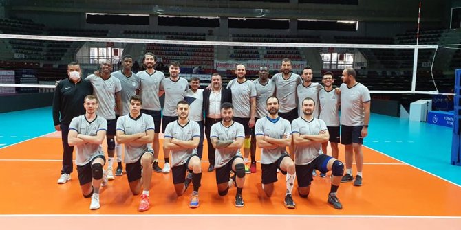 Türkiye Şehit Aileleri Derneği Erkek Voleybol Takımı'ndan büyük başarı