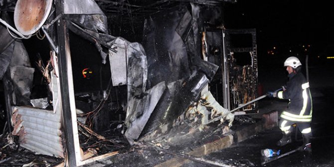 İşten çıkarılan kepçe operatörü, iş makinesi ve iş yerinin güvenlik kulübesini yaktı