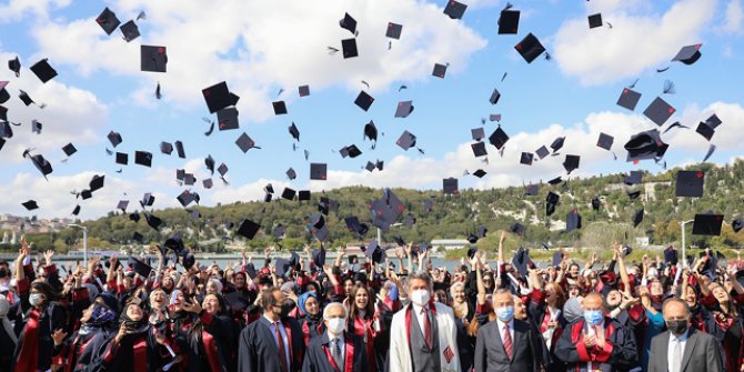 Fatih Sultan Mehmet Vakıf Üniversitesi 2021 yılı mezunlarını uğurladı