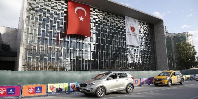 AKM'nin isim tabelası asıldı