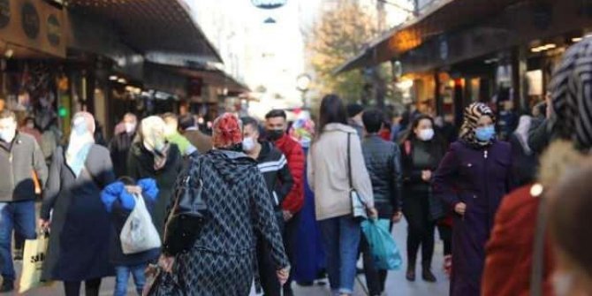İstanbul'da etkili olan sağanak nedeniyle trafikte yoğunluk oluştu