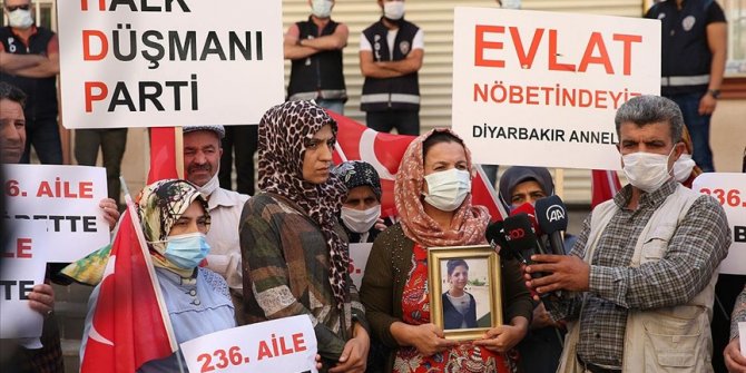 Diyarbakır annelerinin evlat nöbetine bir aile daha katıldı