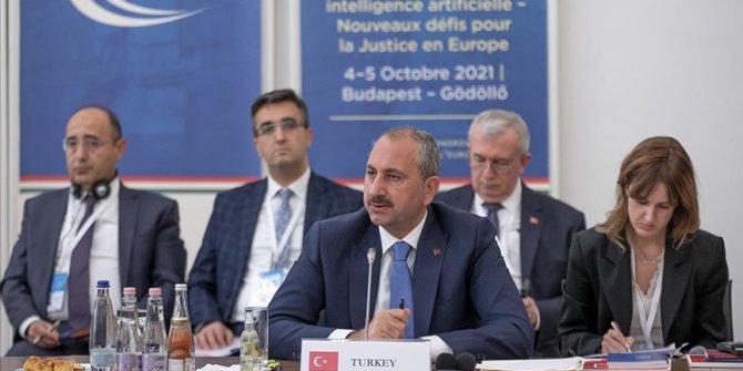 Adalet Bakanı Gül: Hiçbir teknolojik gelişme insandan daha değerli değildir