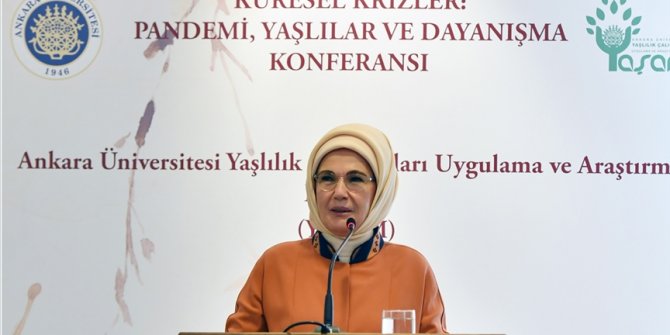 Emine Erdoğan: Yaşlılık bizde tedavülden kalkmak değil, hürmet makamına oturmak demektir