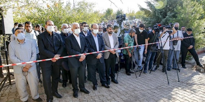 Kurban eti dağıtırken katledilen Börü ve arkadaşları mezarları başında anıldı