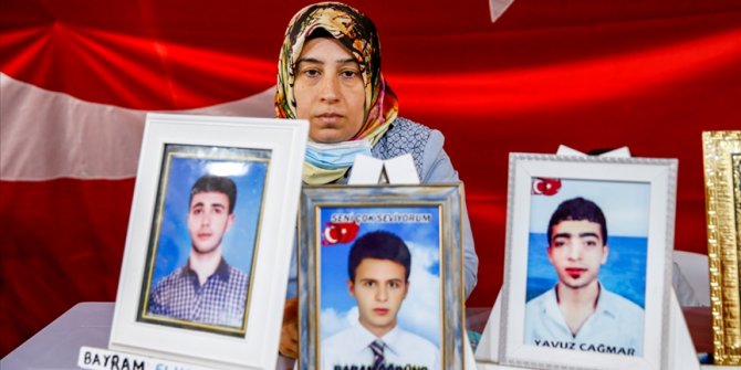 Diyarbakır annelerinden Elhaman: Gençlerimizi kandırıp dağlarda, taşlarda çürütüyorlar
