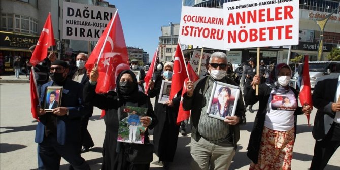 Vanlı aileler çocuklarına kavuşmak için HDP önündeki eylemlerini sürdürdü