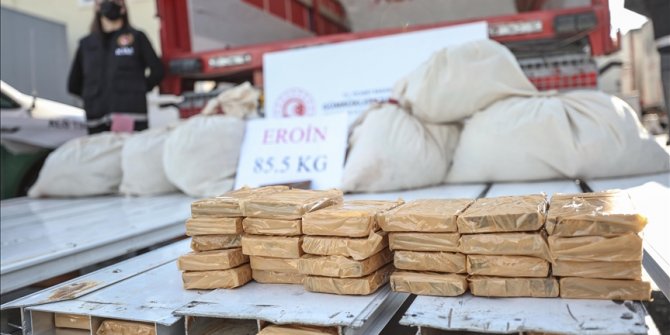 Gümrük Muhafaza ekiplerince İstanbul Pendik Limanı'nda 85,5 kilogram eroin ele geçirildi