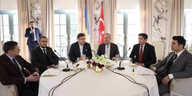 Çavuşoğlu, Lviv'de Türk ve Ukraynalı iş adamlarıyla bir araya geldi
