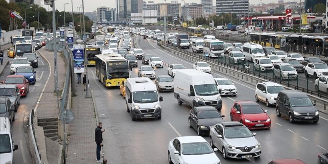 İstanbul'da trafik yoğunluğu yaşanıyor