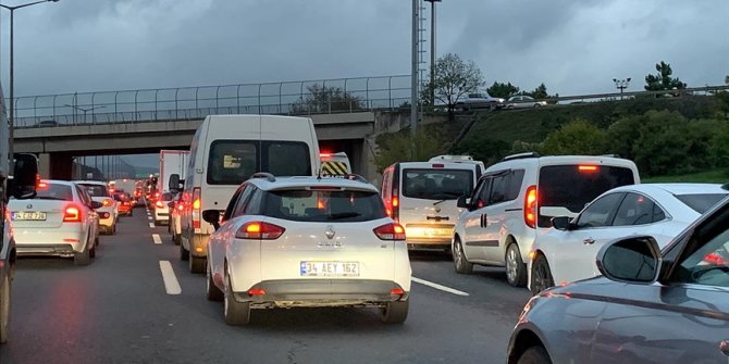 İstanbul'da trafik yoğunluğu yaşanıyor