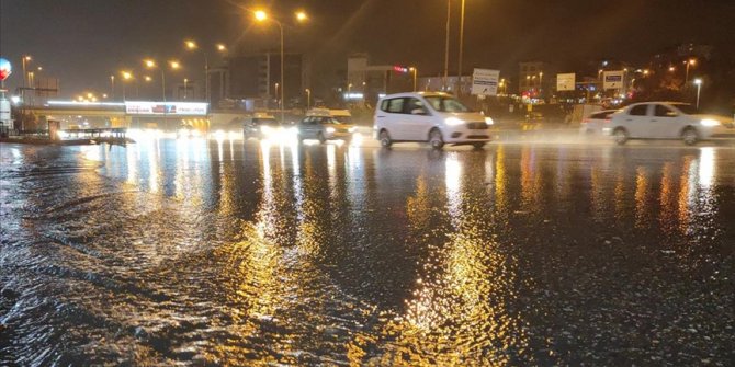 İstanbul'da kuvvetli sağanak etkili oluyor