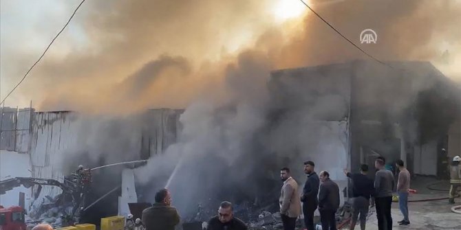 Avcılar'da geri dönüşüm tesisinde yangın