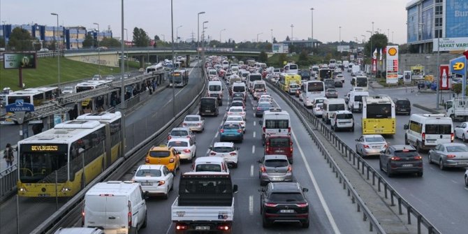 İstanbul'da trafik yoğunluğu yaşanıyor