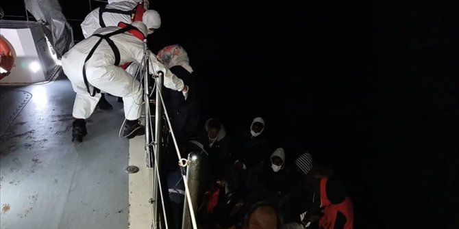 Aydın açıklarında 63 düzensiz göçmen kurtarıldı
