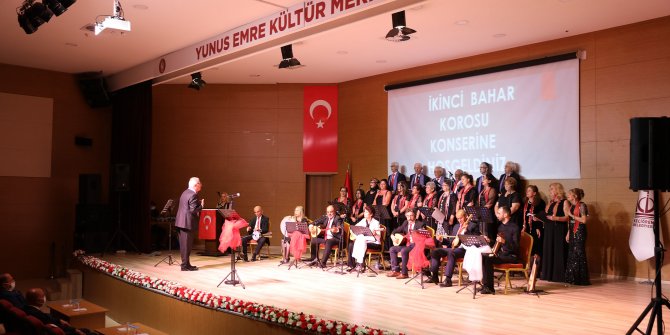 İkinci Bahar Korosu Konser Verdi