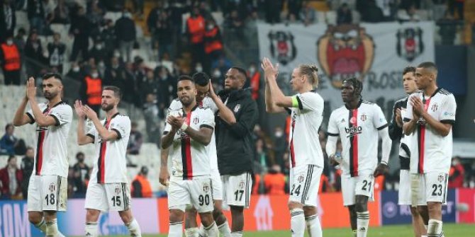 Beşiktaş taraftarlarından tepki ve destek aynı anda