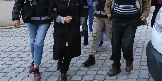 İzmir'de FETÖ'nün emniyet mahrem kadın yapılanması soruşturmasında 32 kişi gözaltına alındı