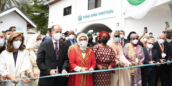 Emine Erdoğan: Anadolu'nun bilgelik kapılarını Nijeryalı kardeşlerimize açacağız