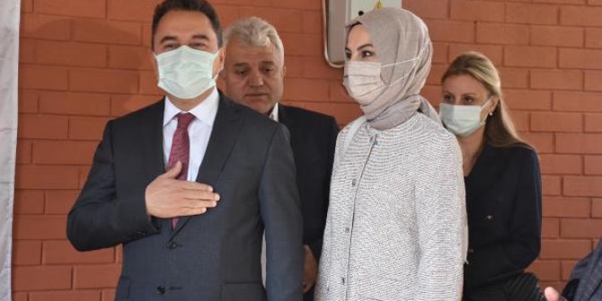 Babacan, İzmir'de depremzedelerle buluştu