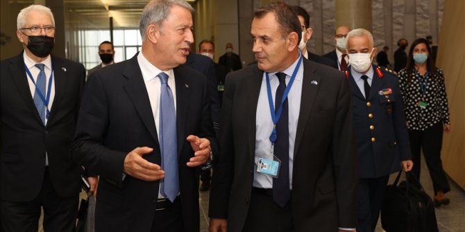 Milli Savunma Bakanı Akar'dan Yunan heyete Türkiye daveti