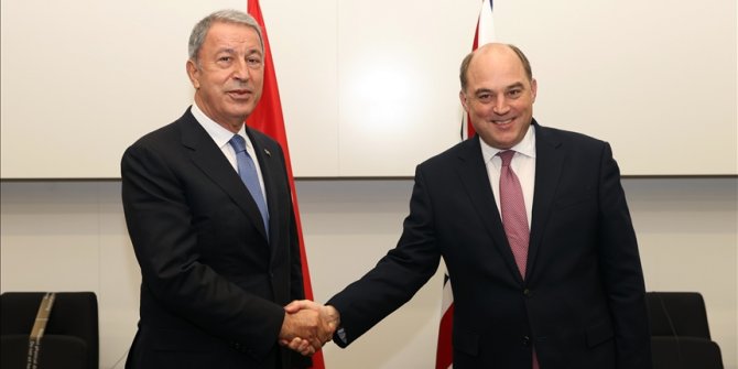 Milli Savunma Bakanı Akar, İngiltere Savunma Bakanı Wallece ile görüştü