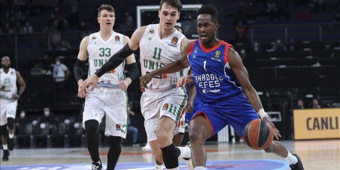 Anadolu Efes, Rusya temsilcisi UNICS Kazan'ı 71-68 yendi