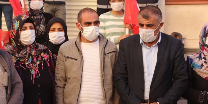 Diyarbakır annelerinin evlat nöbetine bir aile daha katıldı