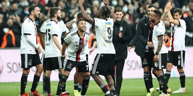 Beşiktaş sahasında Galatasaray'ı 2-1 mağlup etti