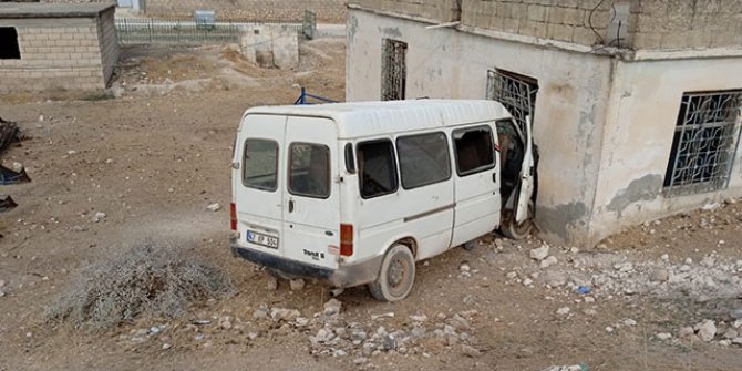 Tarım işçilerini taşıyan minibüs eve çarptı: 17 yaralı