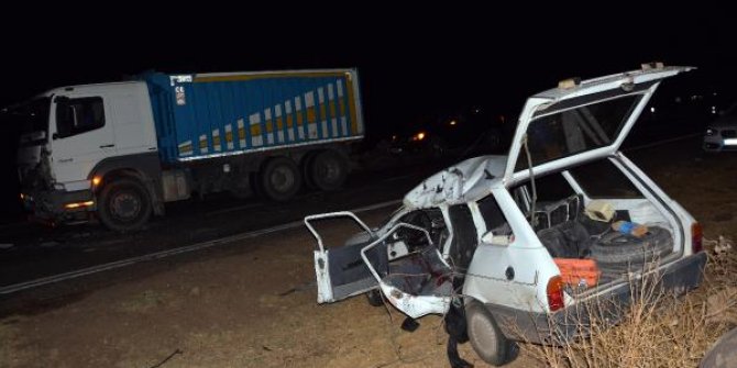 Siverek'te otomobil ile kamyon çarpıştı: 1 ölü, 5 ağır yaralı